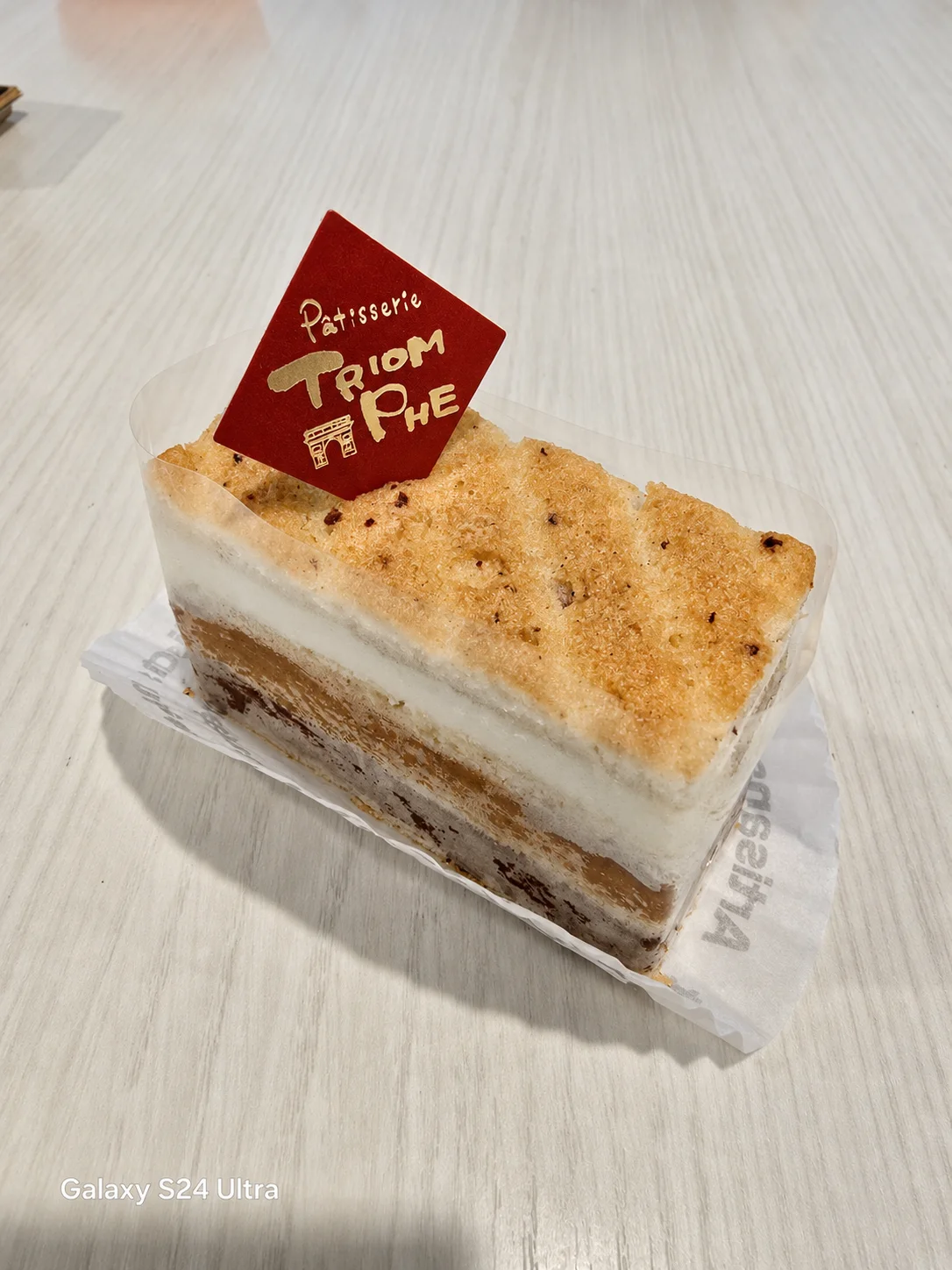 種類豊富に並ぶカットケーキ